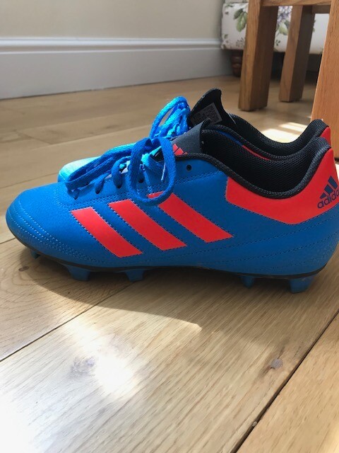 kids football boots size 6